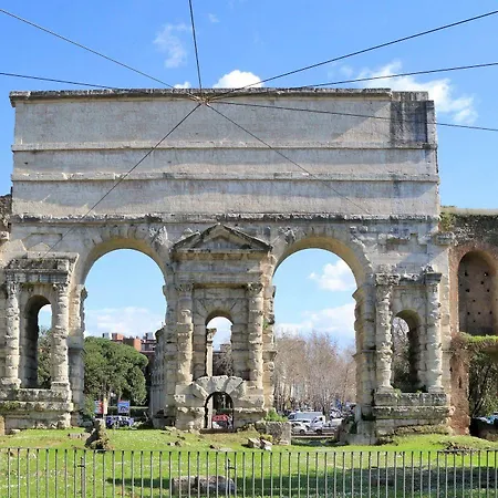 Colosseum Area - Manzoni * Rome