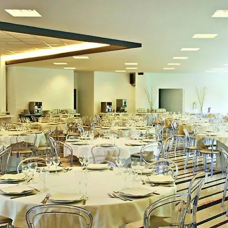 The Church Village Otel