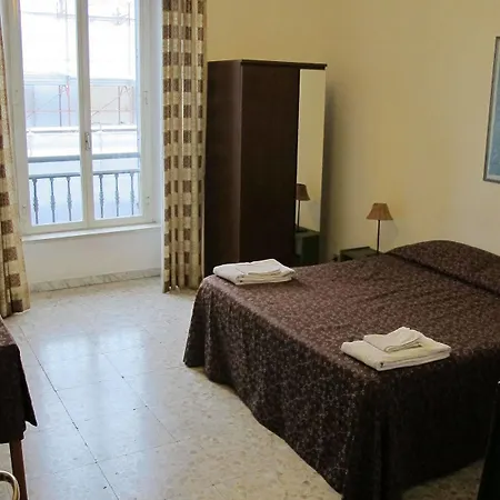 Little Italy Hotel *