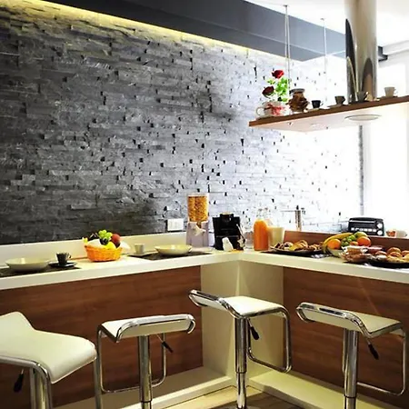 Living 2* Roma