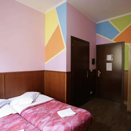 Albergue Alessandro Downtown & Bar *