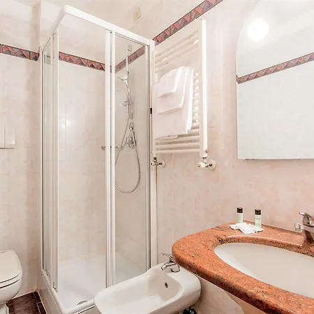 Raeli Floridia Hotel