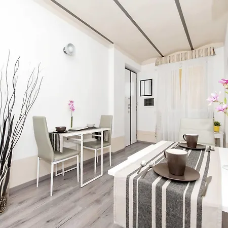 B&B White Colosseo 2*