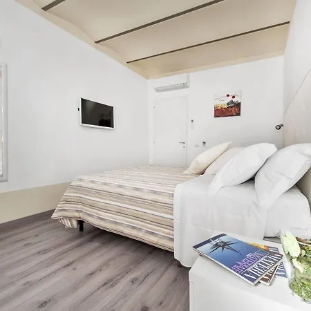 White Colosseo B&B