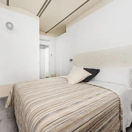 White Colosseo B&B
