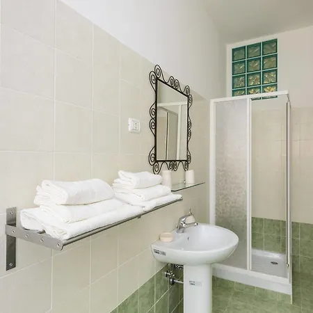 Bed & Breakfast Art & Industry 2*