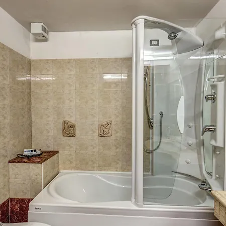 Giuliana Hotel 2*
