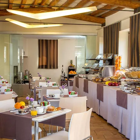 9hotel Cesari