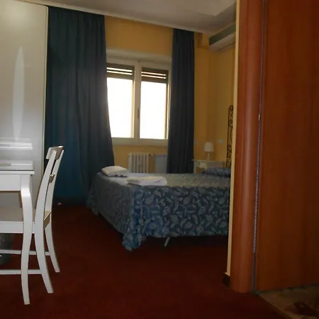 Rona Hotel