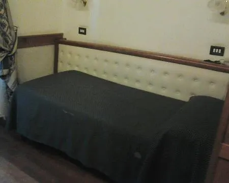 Piccolo Di Piazza Di Spagna 2*