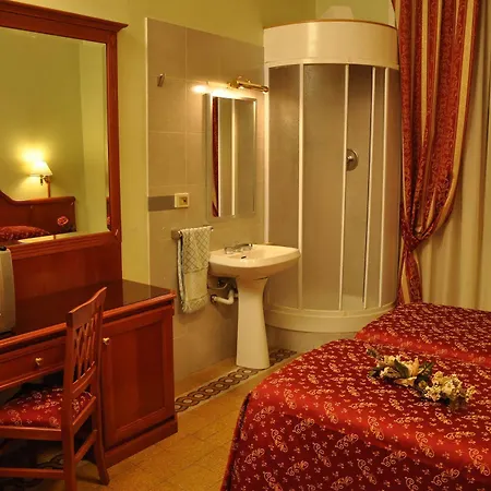 Sandra Hotel *