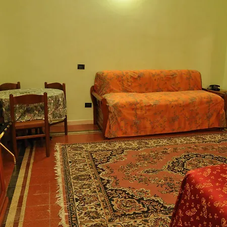 Sandra Hotel *