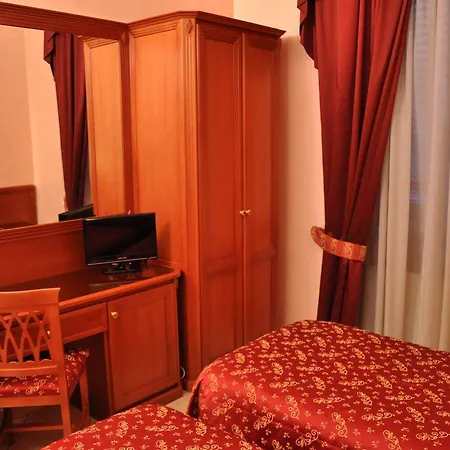 Sandra Hotel