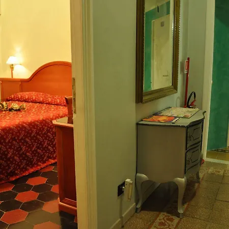 Hotel Sandra *