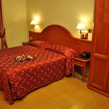 Sandra Hotel