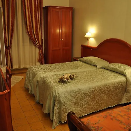 Hotel Sandra *