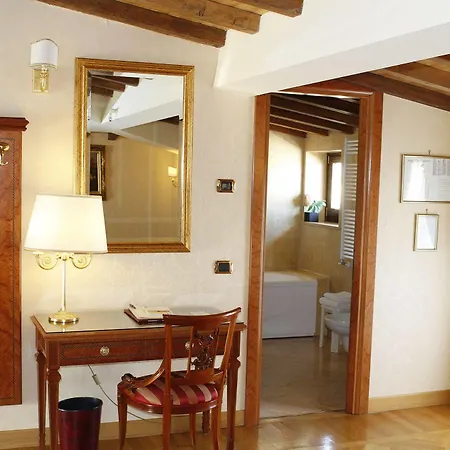 Hotel Pinciana 4*