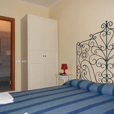 Rona Hotel