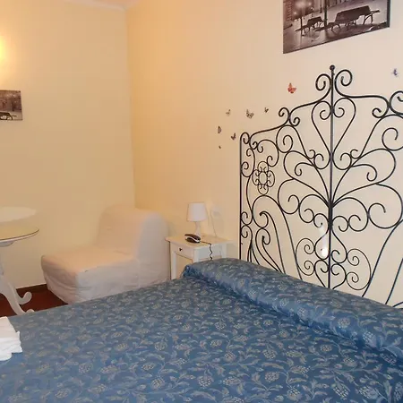Rona Hotel