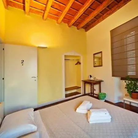 Suburbe Bed & Breakfast 2*