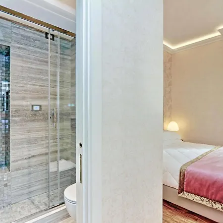 Bq House Colosseum Luxury Rooms 3*