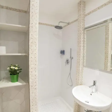 Di Fronte Alla Cupola Bed & Breakfast Rome