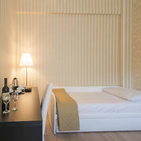 Happy In Bed & Breakfast 2*