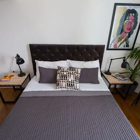 Urban Pine Rooms Guest house 2*