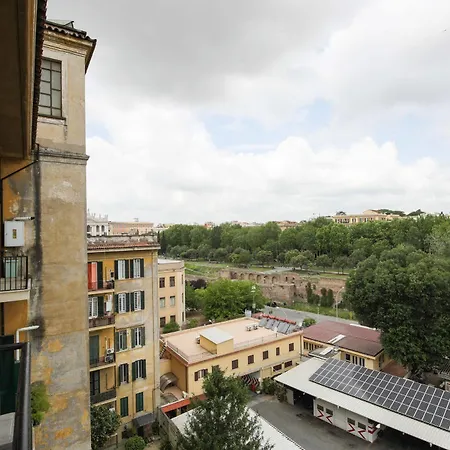 Urban Pine Rooms Rome
