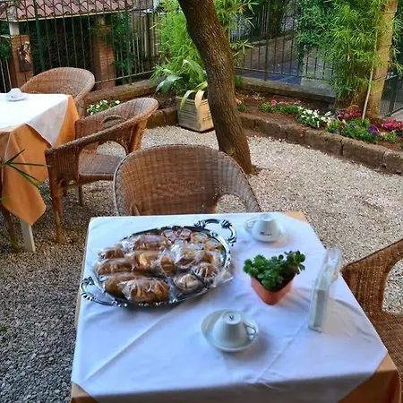 La Luna Di Bed & Breakfast 2*