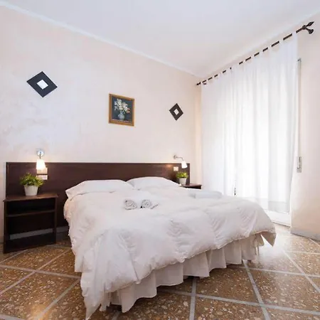 Couette-café In Trastevere House