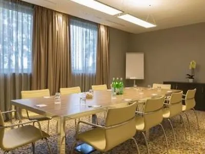 Hotel Hampton By Hilton East Roma