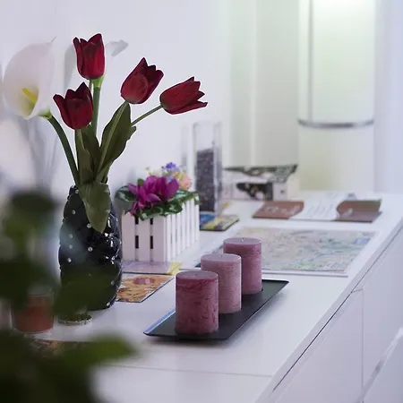 Hosting Flats Rome
