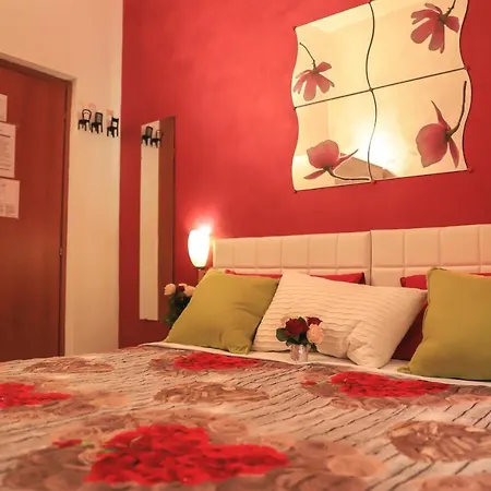 Holidays Hostel *