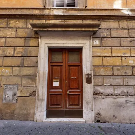 Falstaff Apartment *