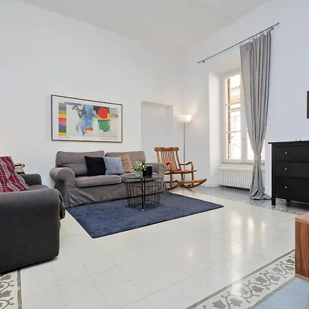 Falstaff Apartment *