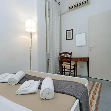 Falstaff Apartment *