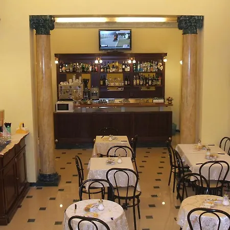 Cambridge Hotel 3*