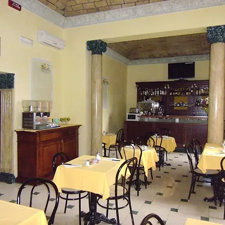 Cambridge Hotel 3*