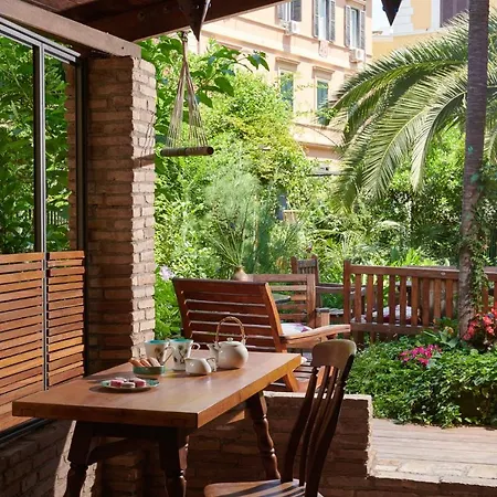 Palm Gallery Garden House Hotel