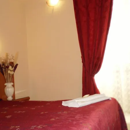 Starlight Bed & Breakfast 2*