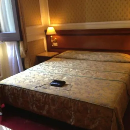 Champagne Garden Hotel Rom