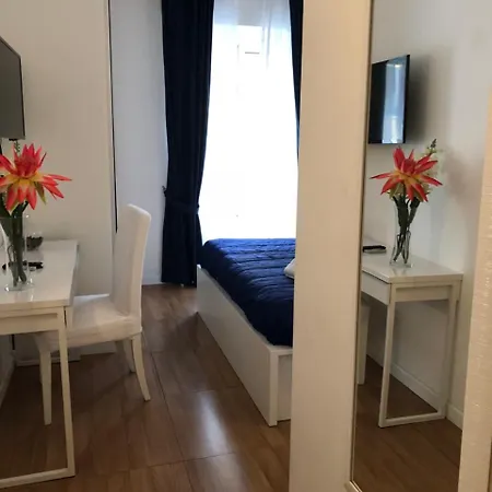 Guest house Residenza Giulia Al Colosseo 3*