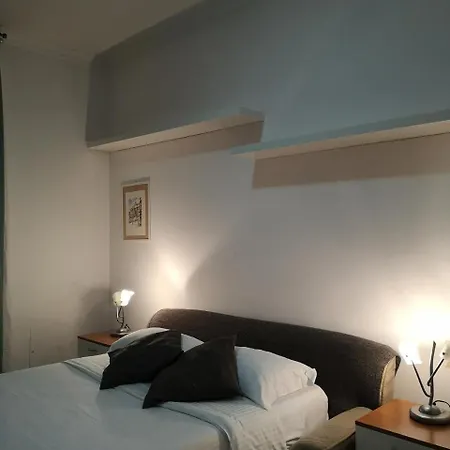 Guest house Suites Holiday Rooms *