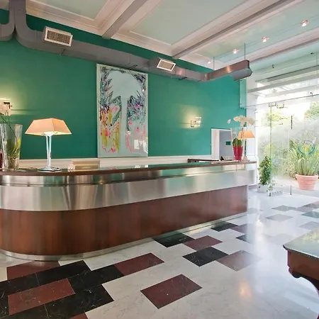 מלון Ateneo Garden Palace 4*