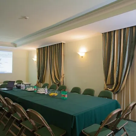 מלון Ateneo Garden Palace 4*