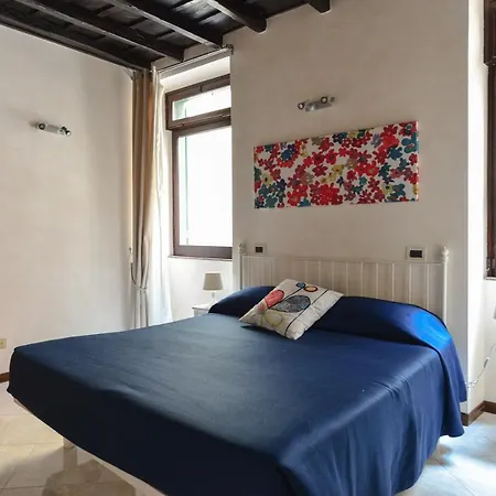 Urbana Colosseo Boutique Rome