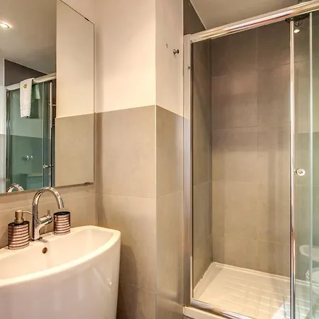 Pensión Magenta Luxury Fico