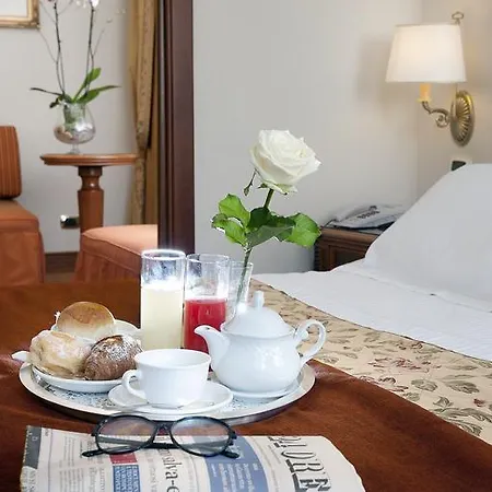 Pinewood Hotel 4*