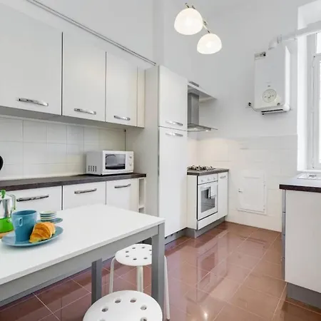 Apartment Bright And Modern 2 Bed Flat In Prati